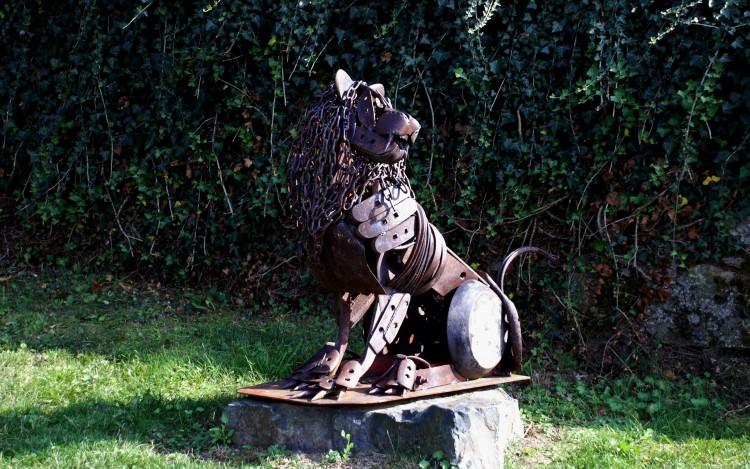 Fonds d'cran Constructions et architecture Statues - Monuments sculpture de Lion a Grezolles