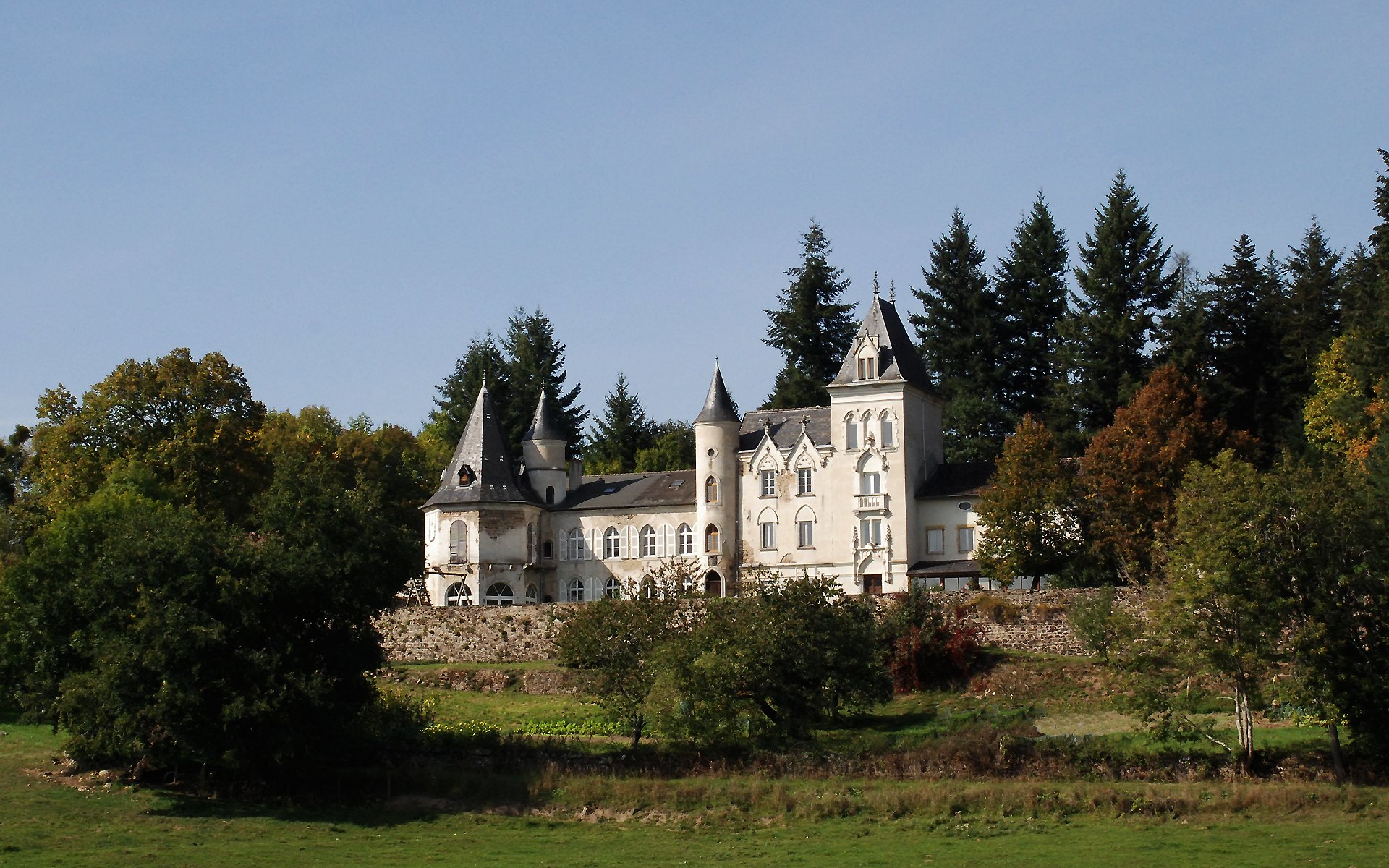 Fonds d'cran Constructions et architecture Chteaux - Palais Chateau de Tremolin a st Just en Chevalet ,Loire 42