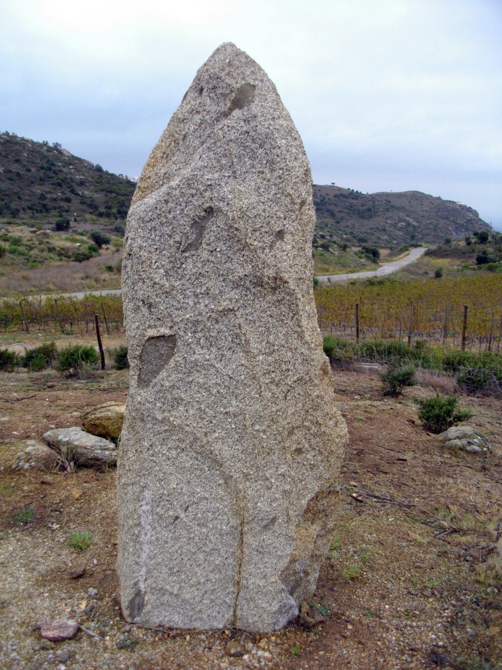 Fonds d'cran Constructions et architecture Ruines - Vestiges menhir