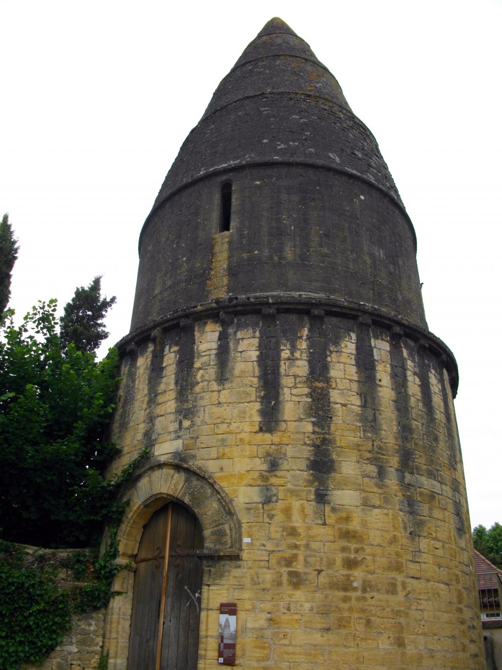 Wallpapers Constructions and architecture Religious Buildings lanterne des morts (sarlat)