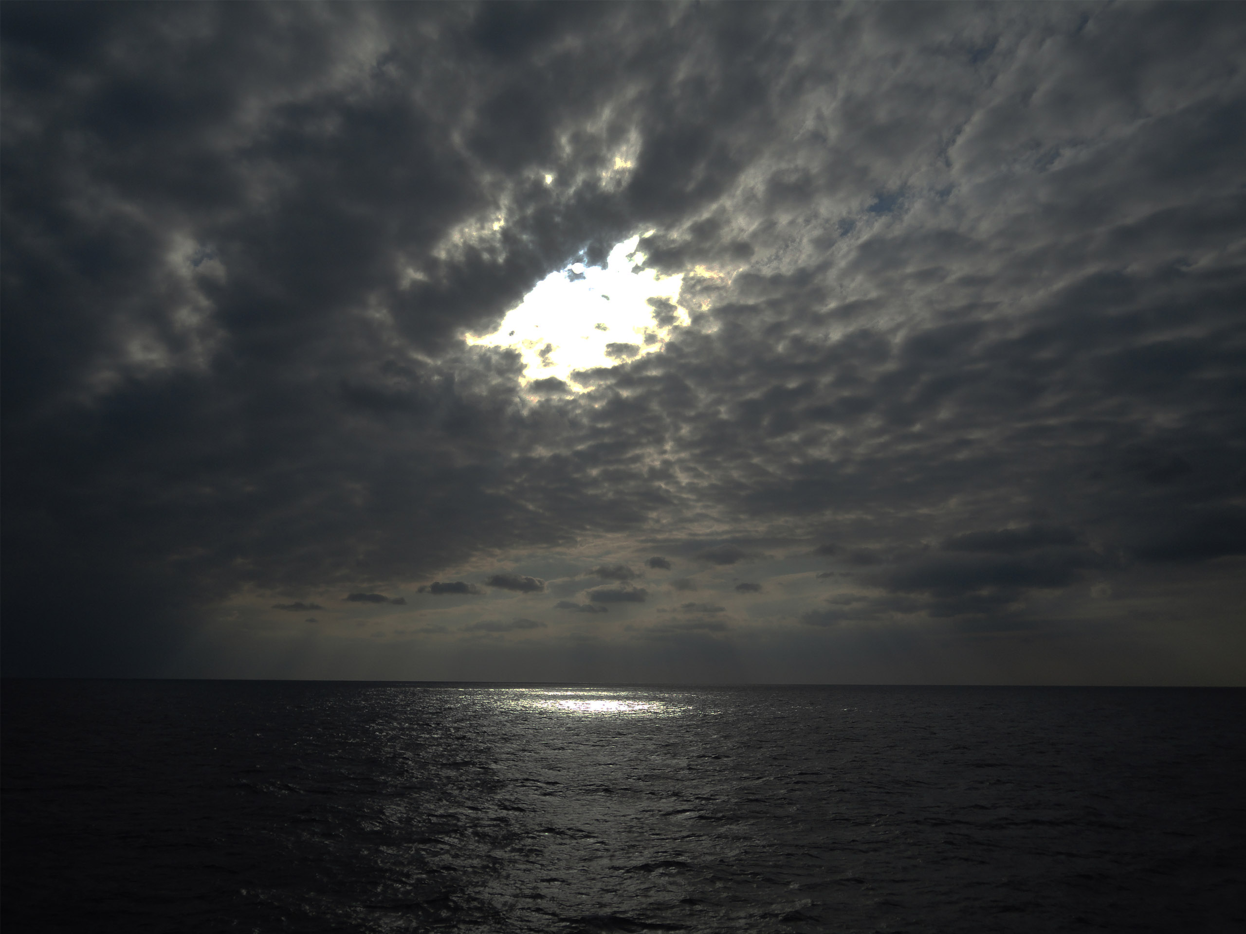 Fonds d'cran Nature Mers - Ocans - Plages Cloud, shadow and light