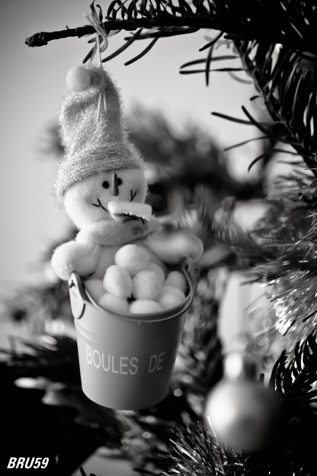 Wallpapers Objects Christmas decoration Bonhomme de neige et son seau de boules