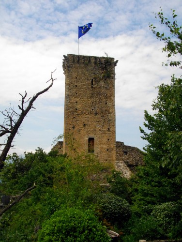 Fonds d'cran Constructions et architecture Ruines - Vestiges le donjon des aigles (htes pyrnes)