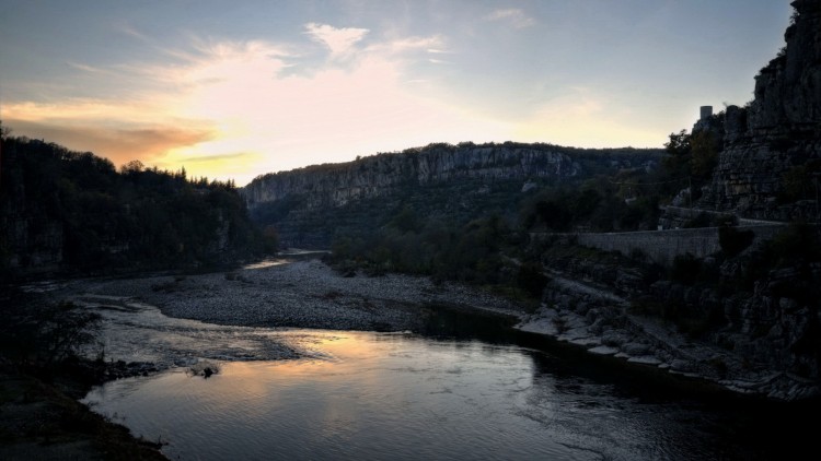 Fonds d'cran Nature Couchers et levers de Soleil Coucher de soleil sur la rivire...( Ardche)