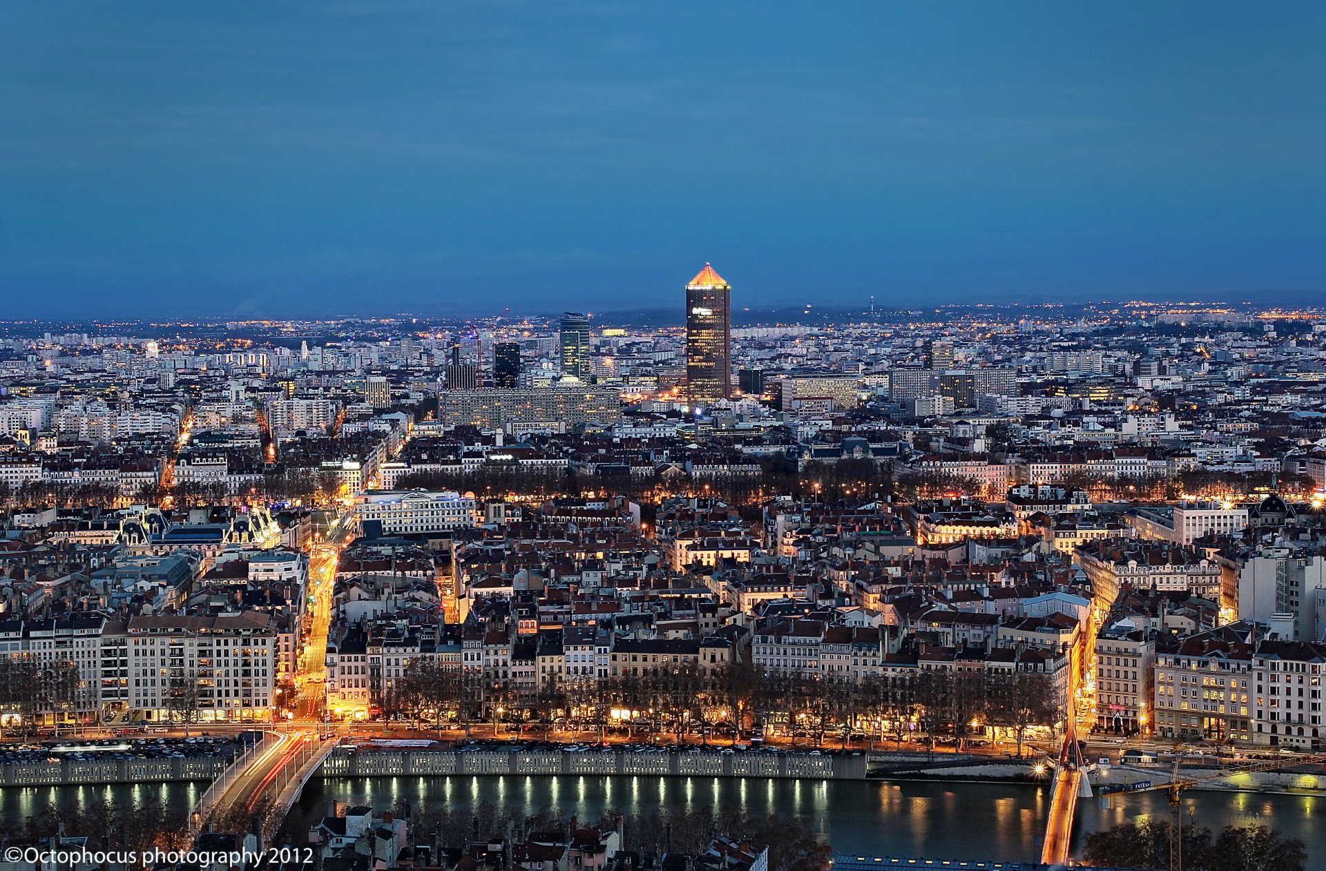 Fonds d'cran Voyages : Europe France > Rhne-Alpes L'heure bleue sur Lyon