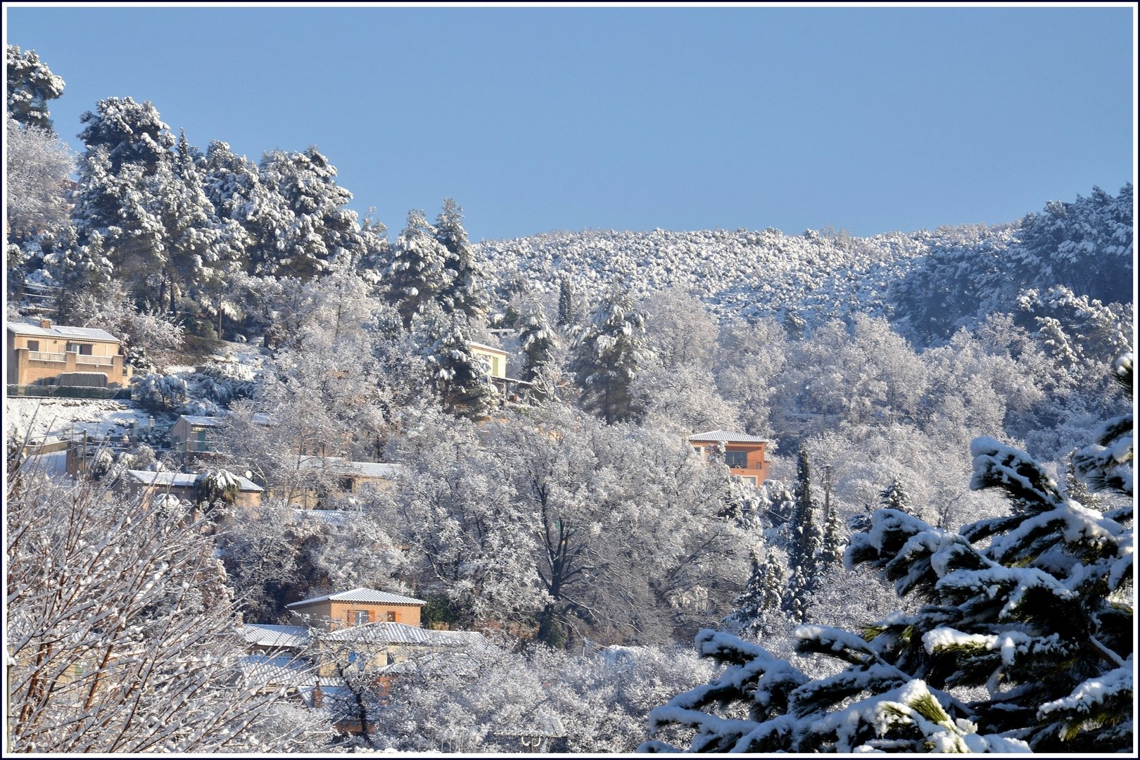 Fonds d'cran Nature Saisons - Hiver Il neige dans le sud de la France - Draguignan