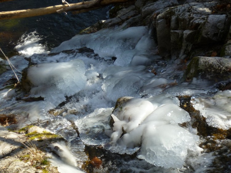 Fonds d'cran Nature Saisons - Hiver cascade fvr2012