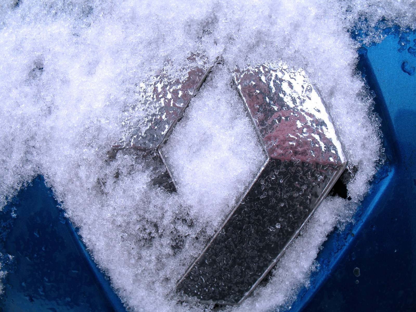 Fonds d'cran Voitures Renault Logo Renault Neige