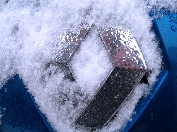 Fonds d'cran Voitures Renault Logo Renault Neige