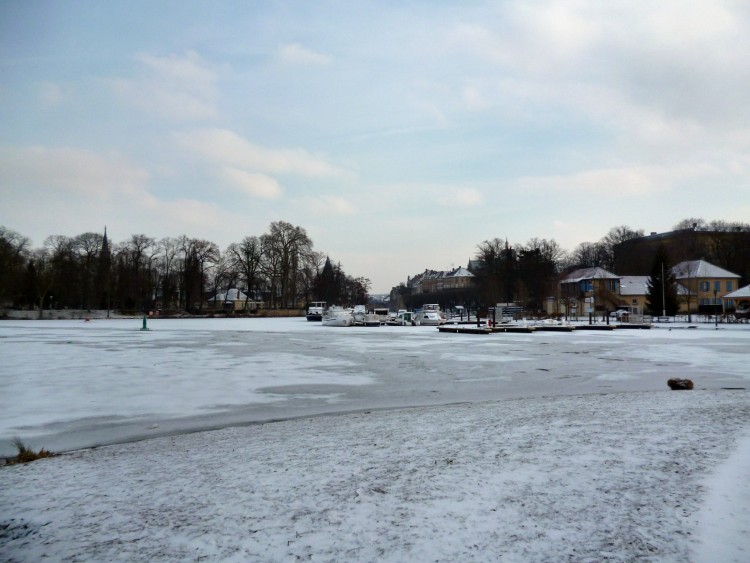 Fonds d'cran Nature Lacs - Etangs METZ, le plan d'eau et son port de plaisance.