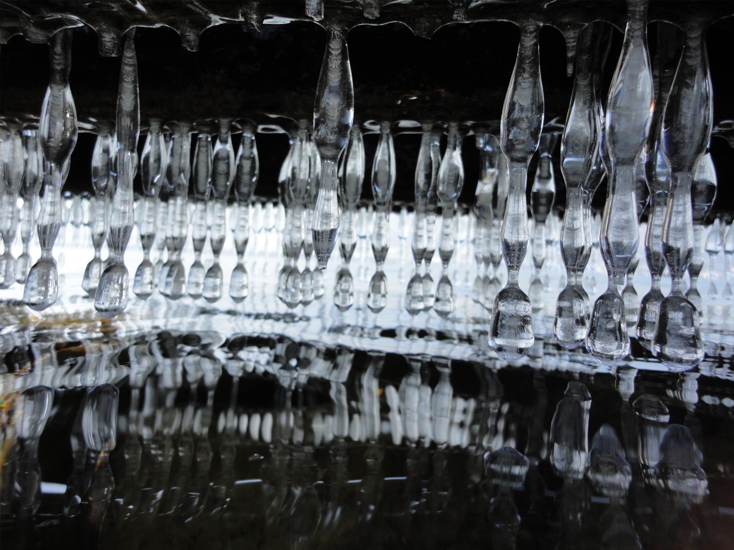 Fonds d'cran Nature Saisons - Hiver Stalactite