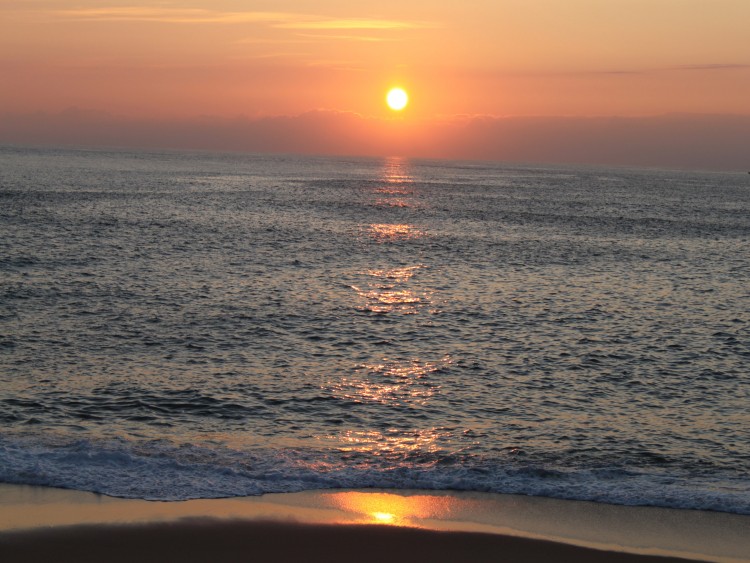 Fonds d'cran Nature Mers - Ocans - Plages couch de soleil sur l'ocan