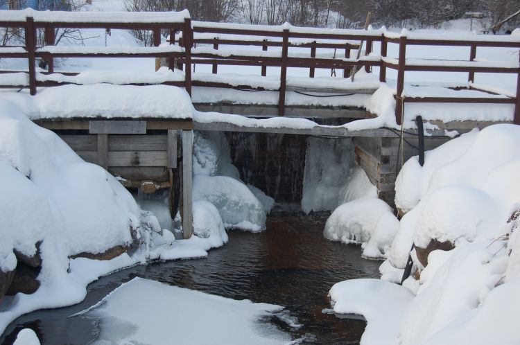 Fonds d'cran Nature Saisons - Hiver Petit pont de bois