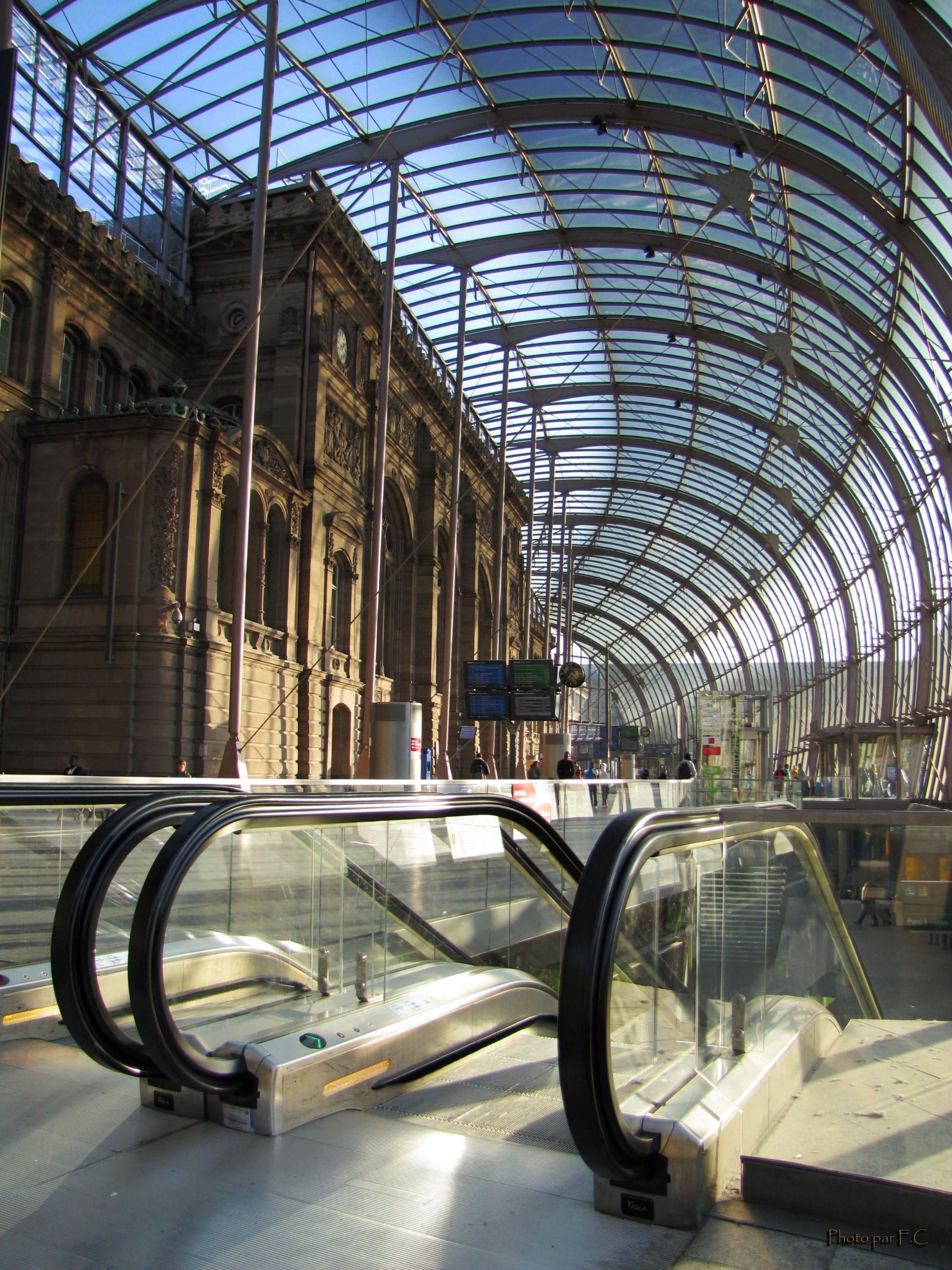 Wallpapers Constructions and architecture Stations - Railroads Gare de Strasbourg dans sa bulle