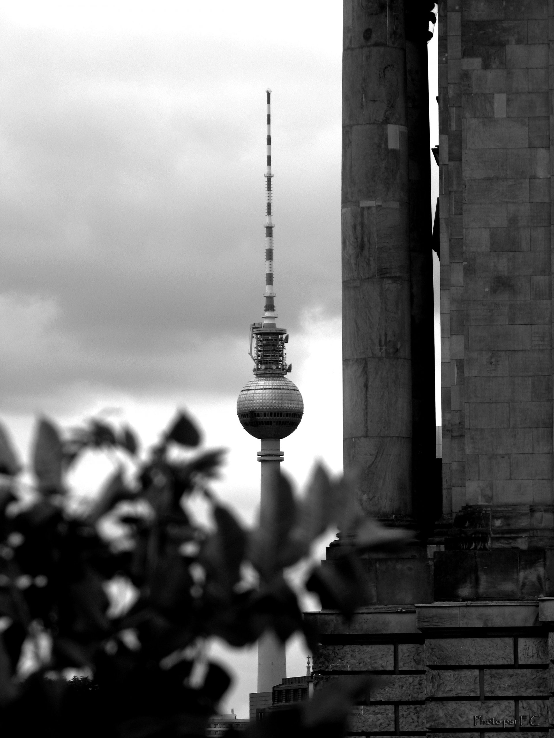 Fonds d'cran Constructions et architecture Grattes-ciel et Immeubles Fernsehturm via Reichstag