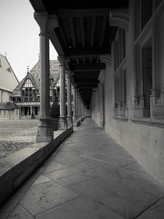 Wallpapers Constructions and architecture Religious Buildings Colonnade aux Hospices de Beaune