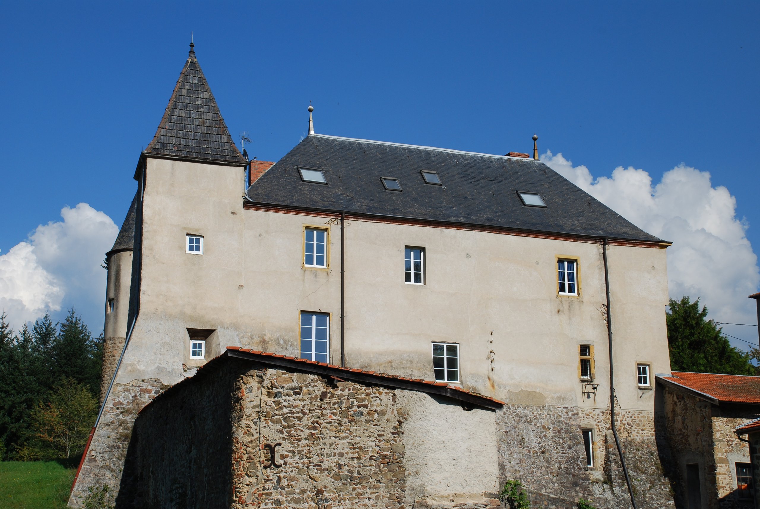 Fonds d'cran Constructions et architecture Chteaux - Palais chateau de sainte Colombe sur Gands ,Loire 42