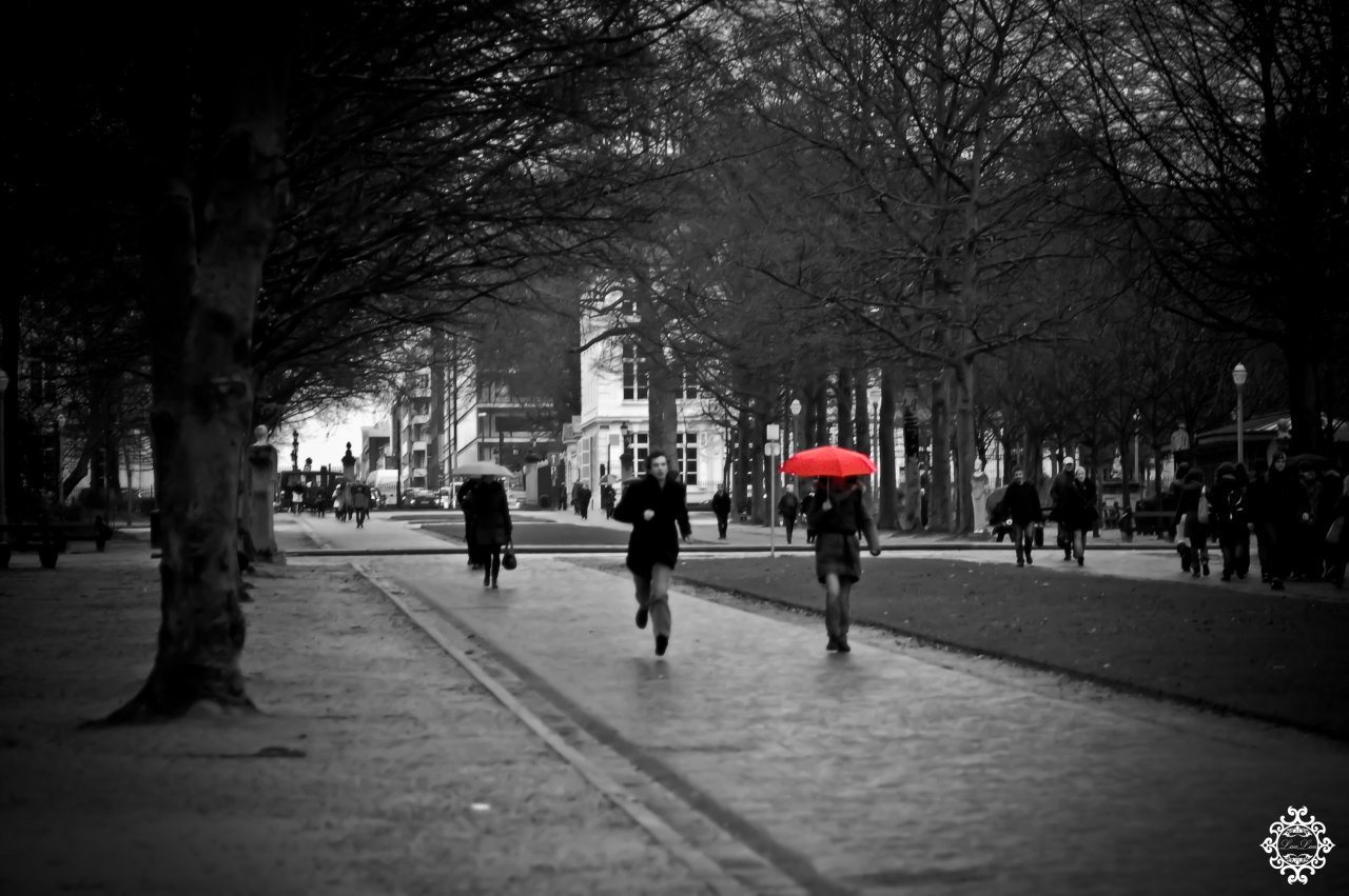 Fonds d'cran Hommes - Evnements Scnes de vie parapluie rouge