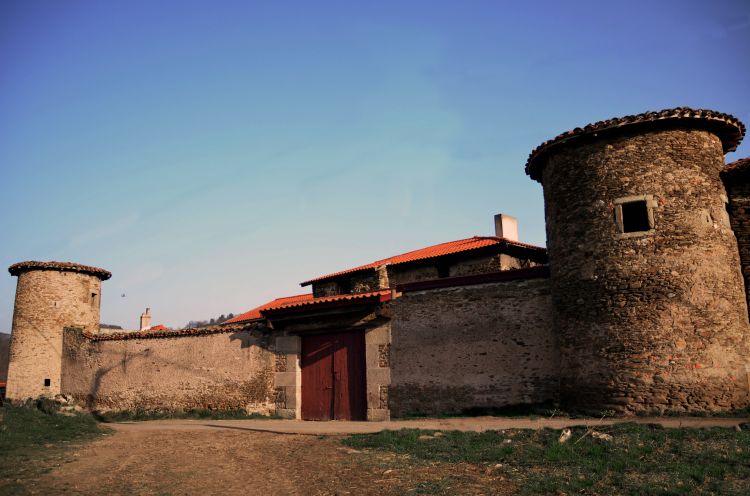 Fonds d'cran Constructions et architecture Chteaux - Palais Chateau Vivert ,l 'Etrat ,Loire 42