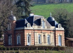  Constructions et architecture chateau la Gouyonniere ,l 'Etrat ,Loire 42