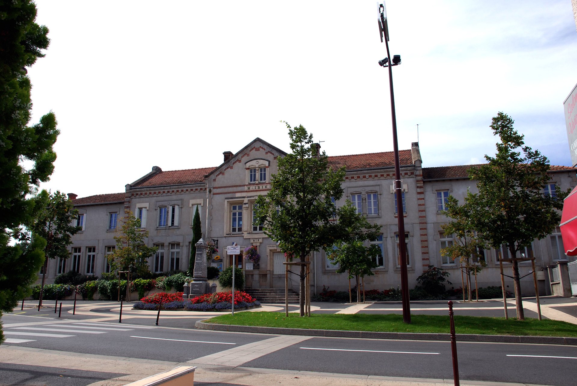 Fonds d'cran Constructions et architecture Btiments administratifs Mairie de Moingt ,Loire 42