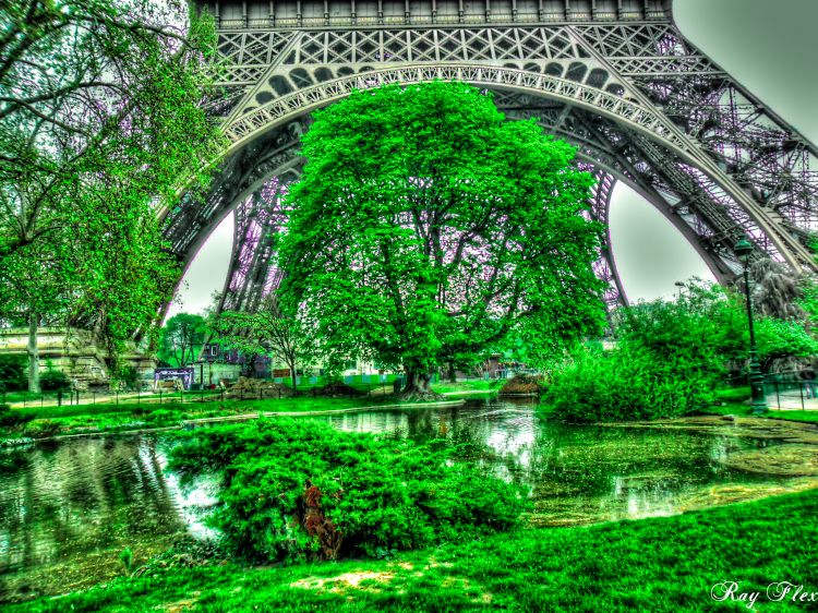 Wallpapers Trips : Europ France > Ile-de-France > Paris Sous la jupe de la dame de fer