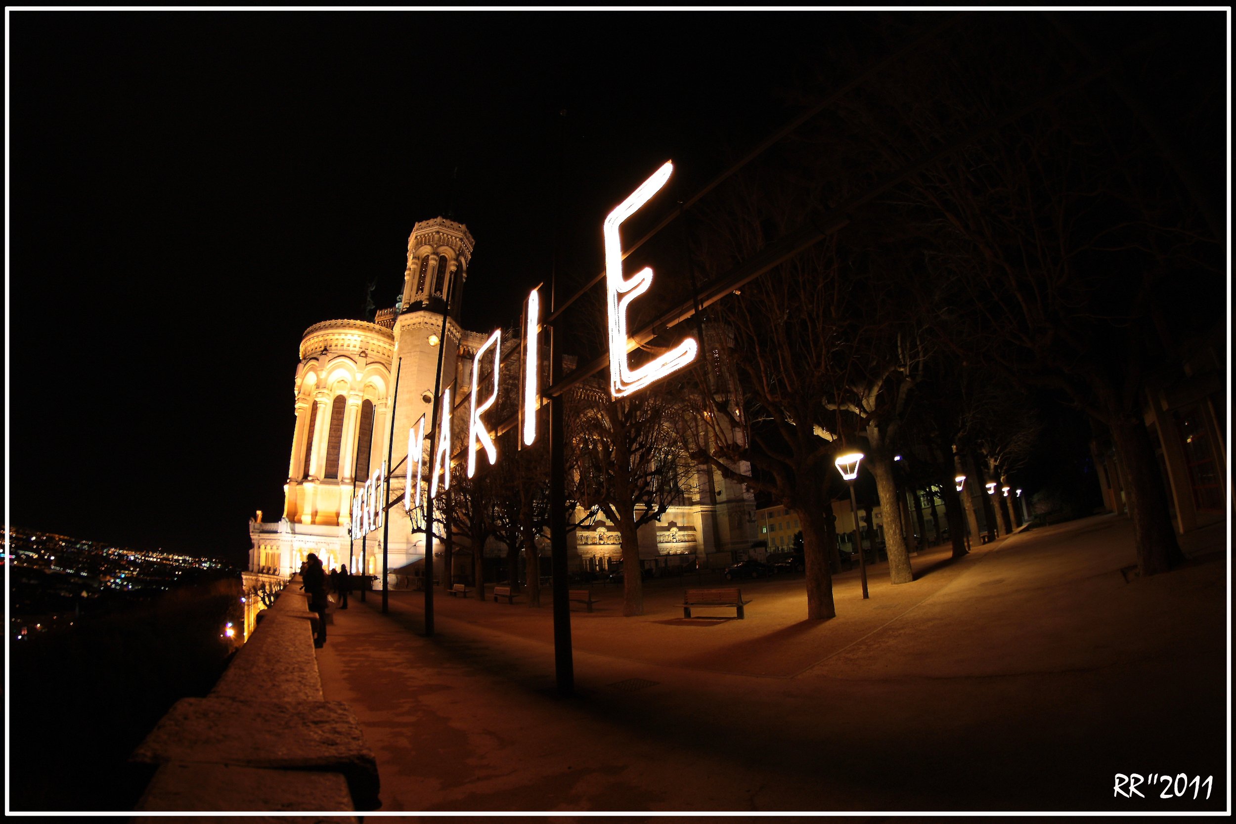 Fonds d'cran Constructions et architecture Edifices Religieux Fourvire, sous un grand angle!