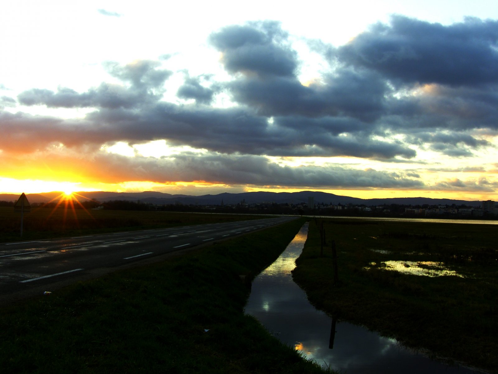 Fonds d'cran Nature Couchers et levers de Soleil 