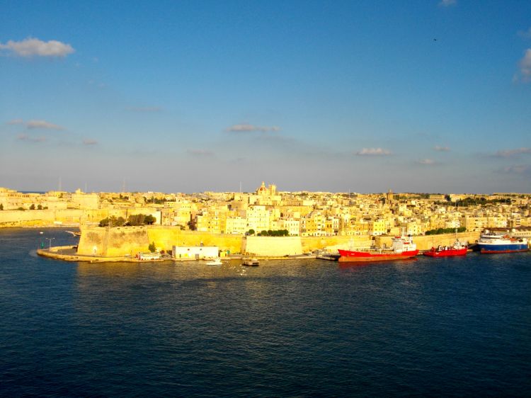 Wallpapers Constructions and architecture Harbours - Docks une partie du port de La Valette (ile de Malte)