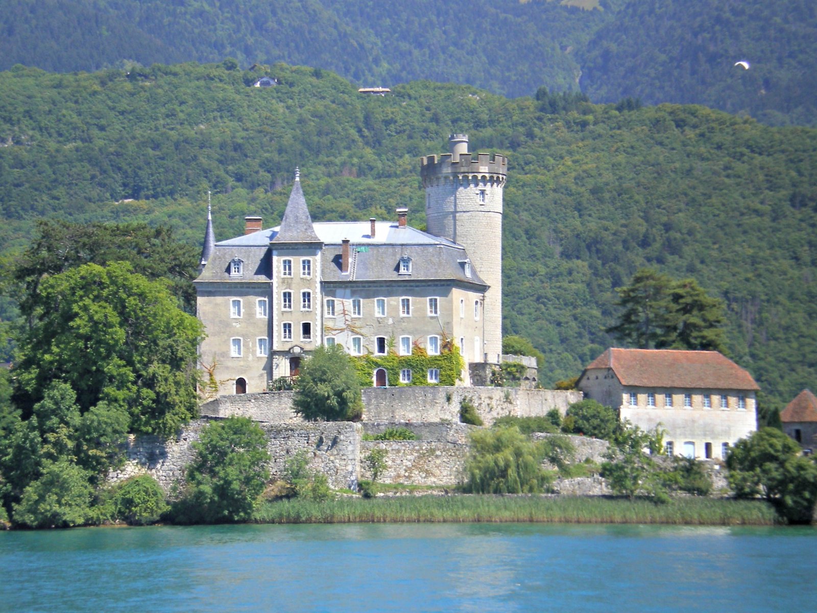 Fonds d'cran Constructions et architecture Chteaux - Palais au bord du lac (Annecy)