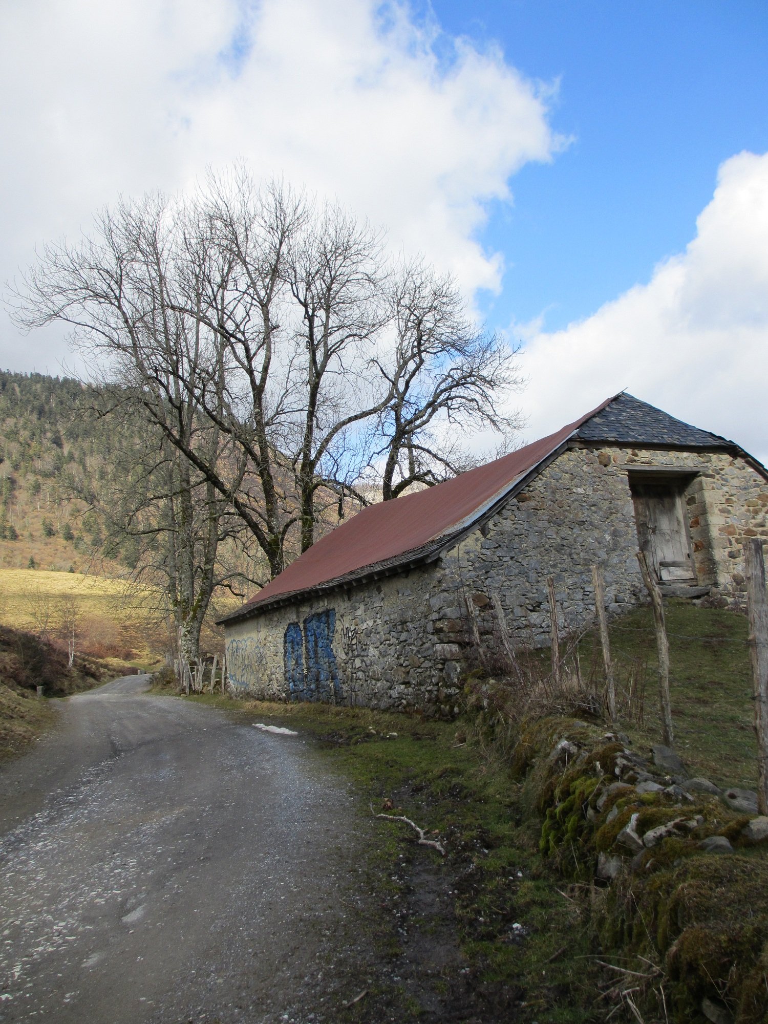 Fonds d'cran Constructions et architecture Constructions champtres Grange, plateau du Benou, Pyrnes atlantiques