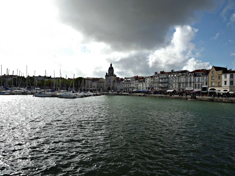 Fonds d'cran Constructions et architecture Ports - Quais vue sur La rochelle et son port