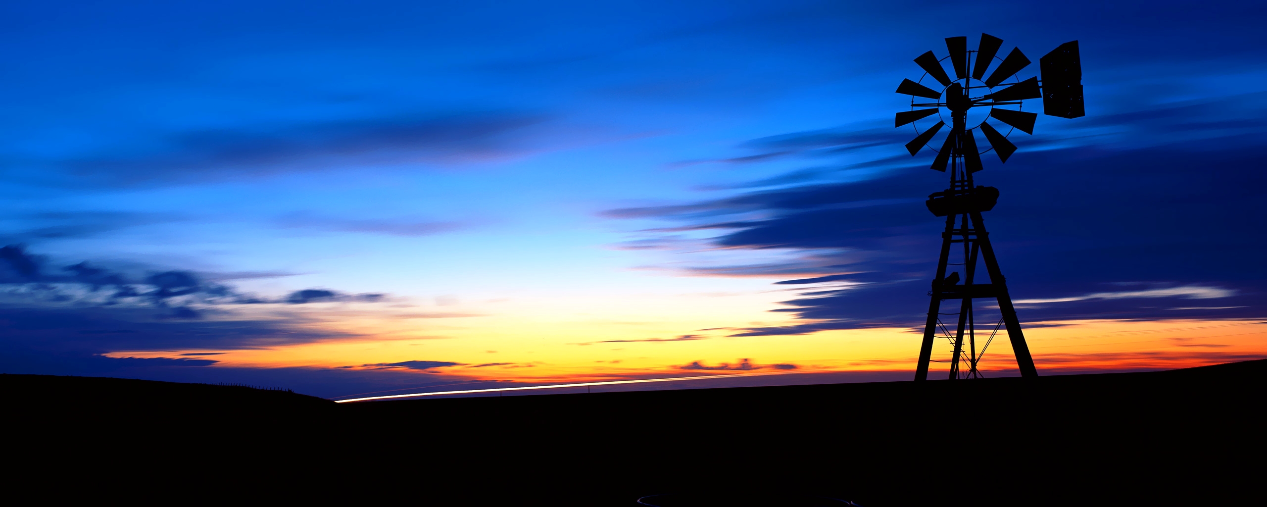 Fonds d'cran Nature Couchers et levers de Soleil Eoliene le soir