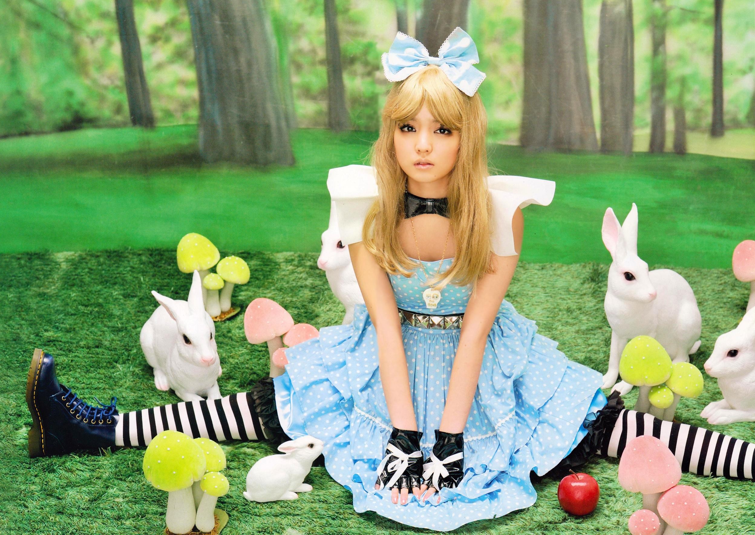 Fonds d'cran Clbrits Femme Cosplay (costumes) Sayumi Michishige - Alice