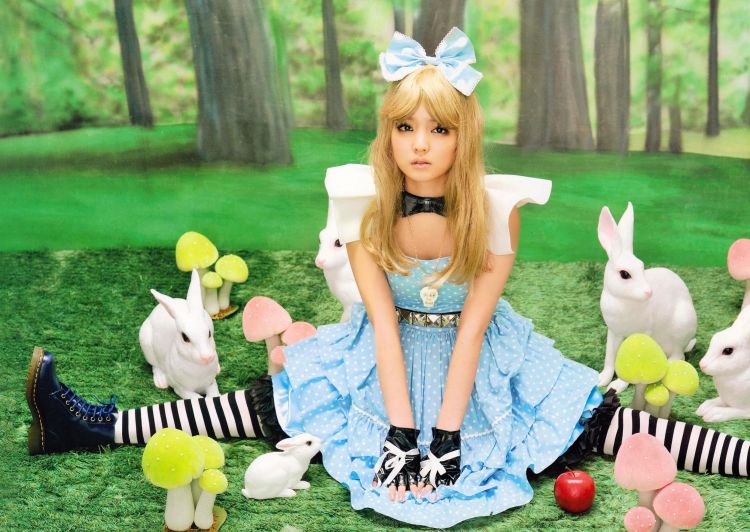 Fonds d'cran Clbrits Femme Cosplay (costumes) Sayumi Michishige - Alice