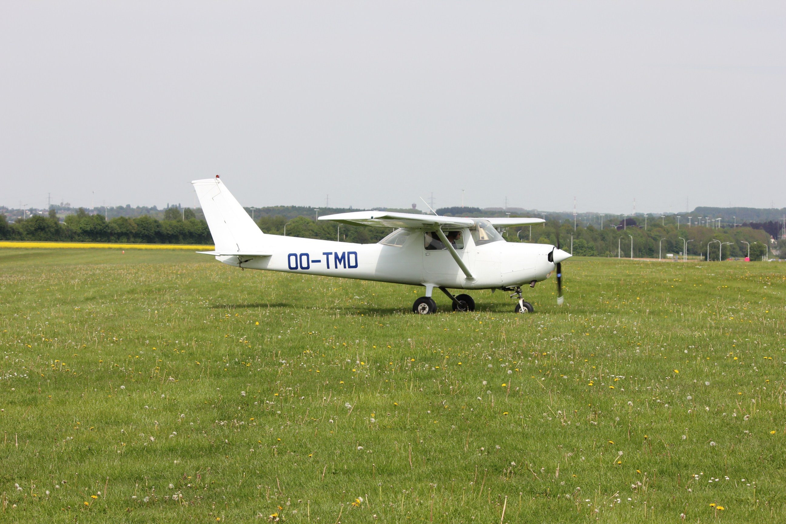 Fonds d'cran Avions Avions privs Aérodrome de Temploux Belgique 