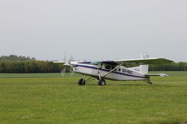 Fonds d'cran Avions Avions privs Aérodrome de Temploux Belgique 