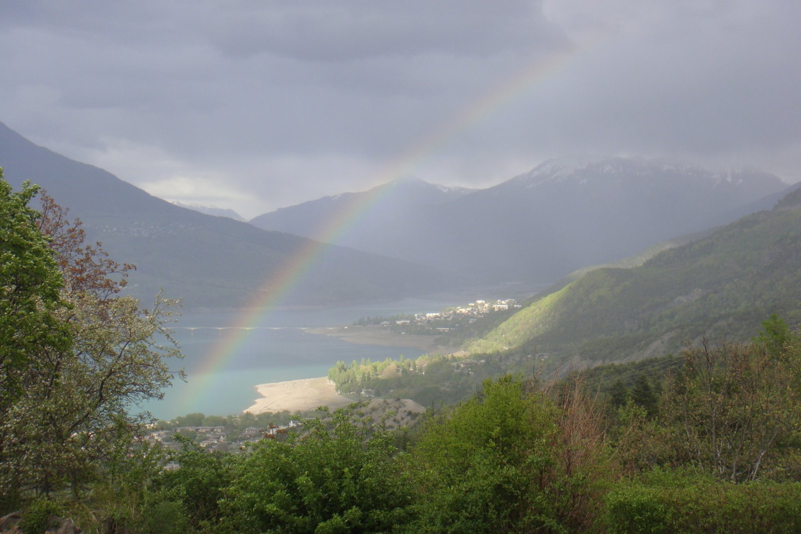 Fonds d'cran Nature Arcs-en-ciel arc en ciel sur serre ponon