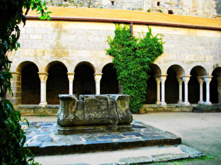 Wallpapers Constructions and architecture Religious Buildings monastre espagnol (san pere de rodes)