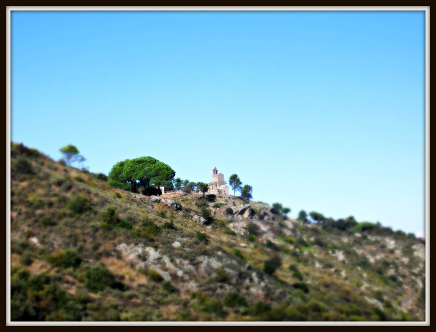 Fonds d'cran Nature Paysages sur la colline