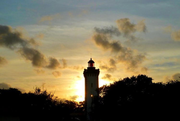 Wallpapers Nature Sunsets and sunrises Phare du verdon