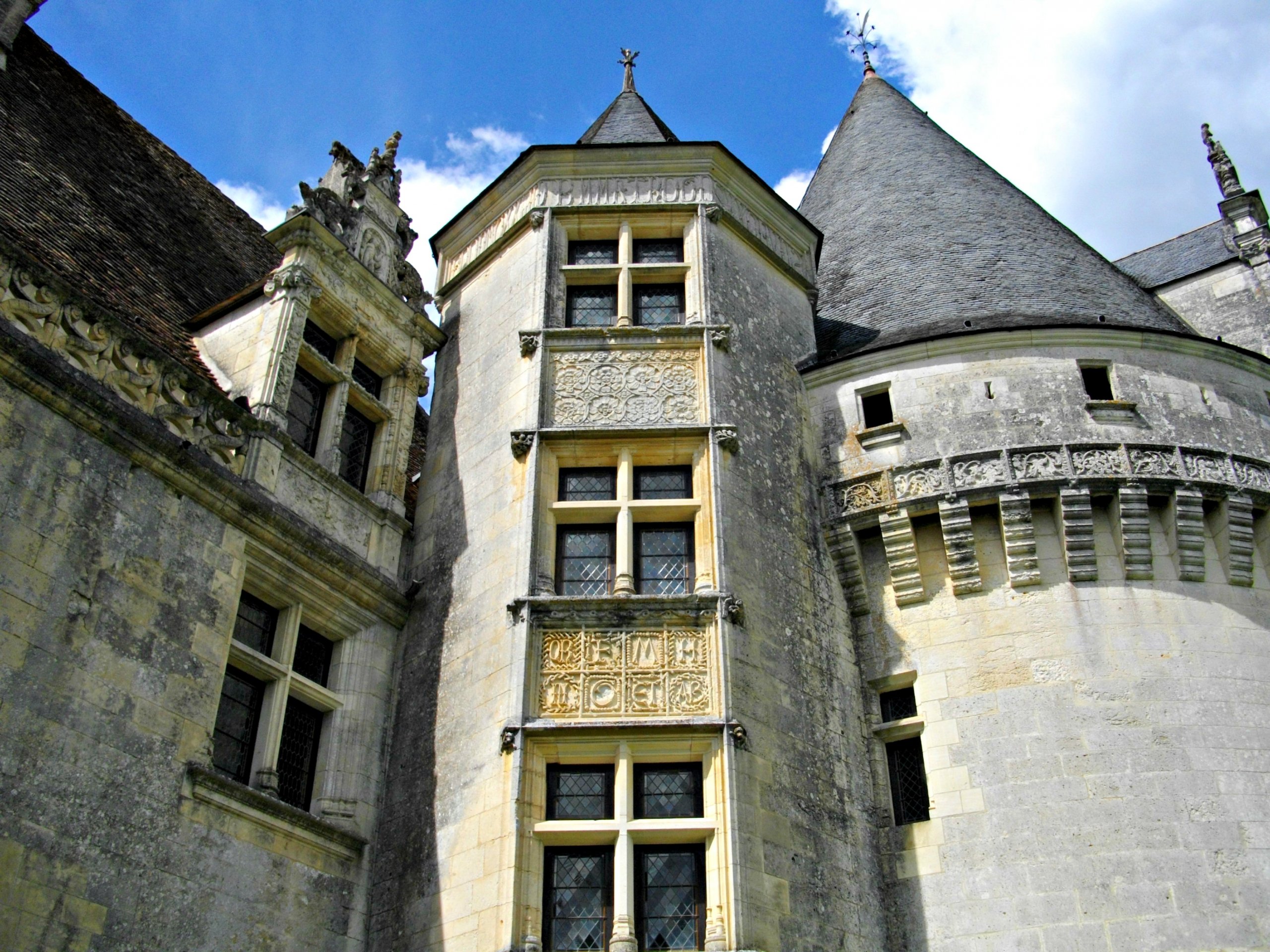 Fonds d'cran Constructions et architecture Chteaux - Palais chteau de Puyghuilhem (dordogne)