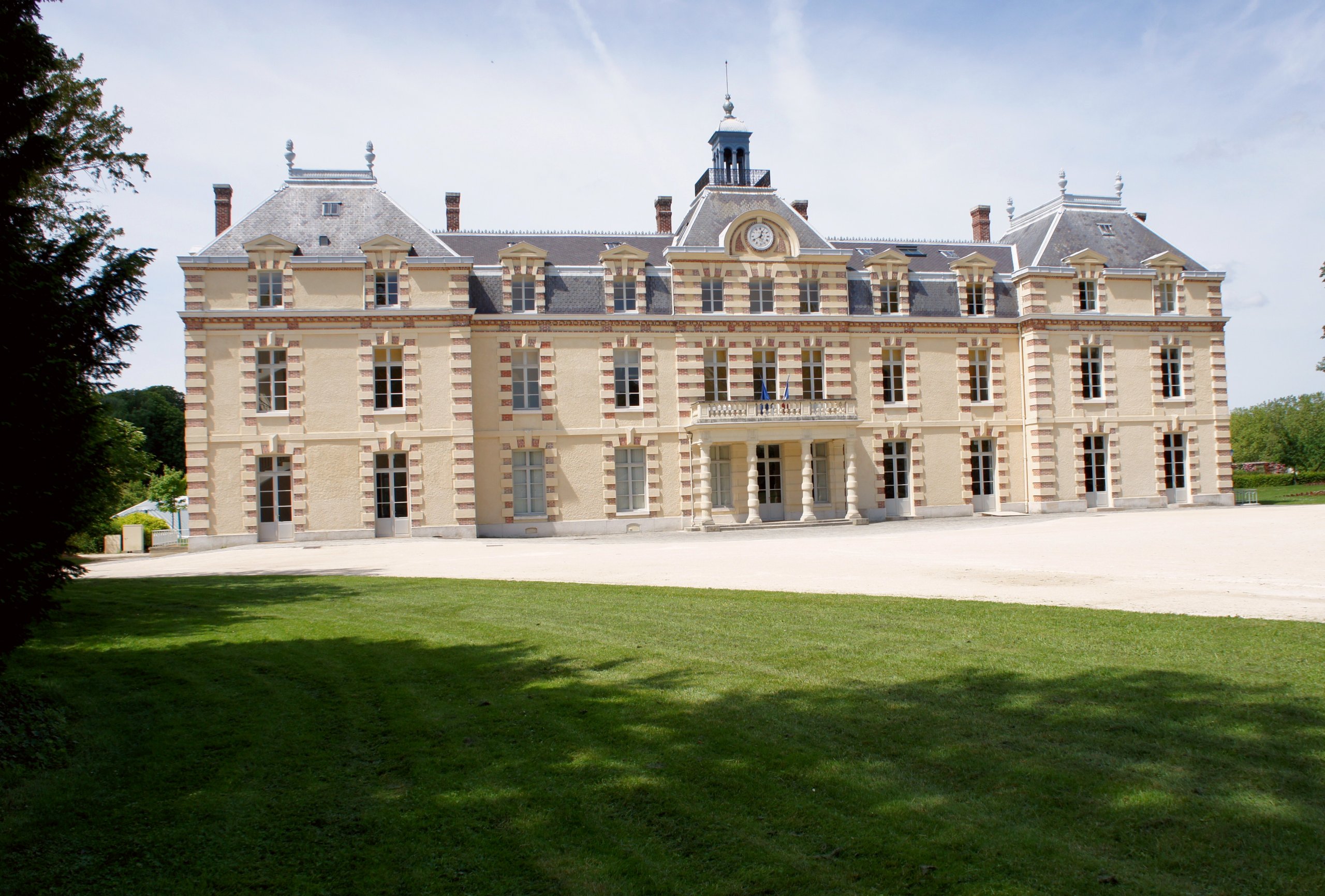 Wallpapers Constructions and architecture Castles - Palace Chateau du domaine de la grange - la Prvt   77 Savigny le temple (photo prise le 30 mai 2012) 