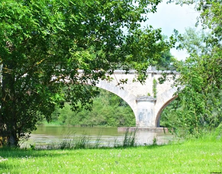 Fonds d'cran Constructions et architecture Ponts - Aqueducs Petit coin de nature