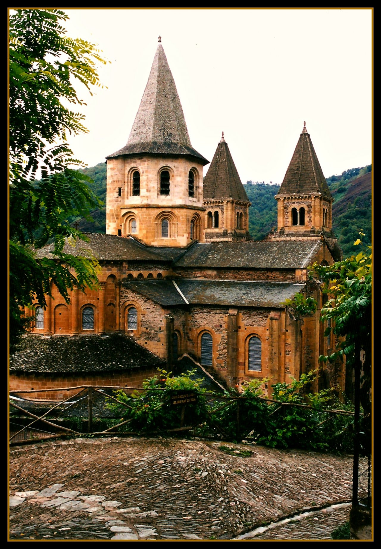 Fonds d'cran Constructions et architecture Edifices Religieux abbatiale de Conques