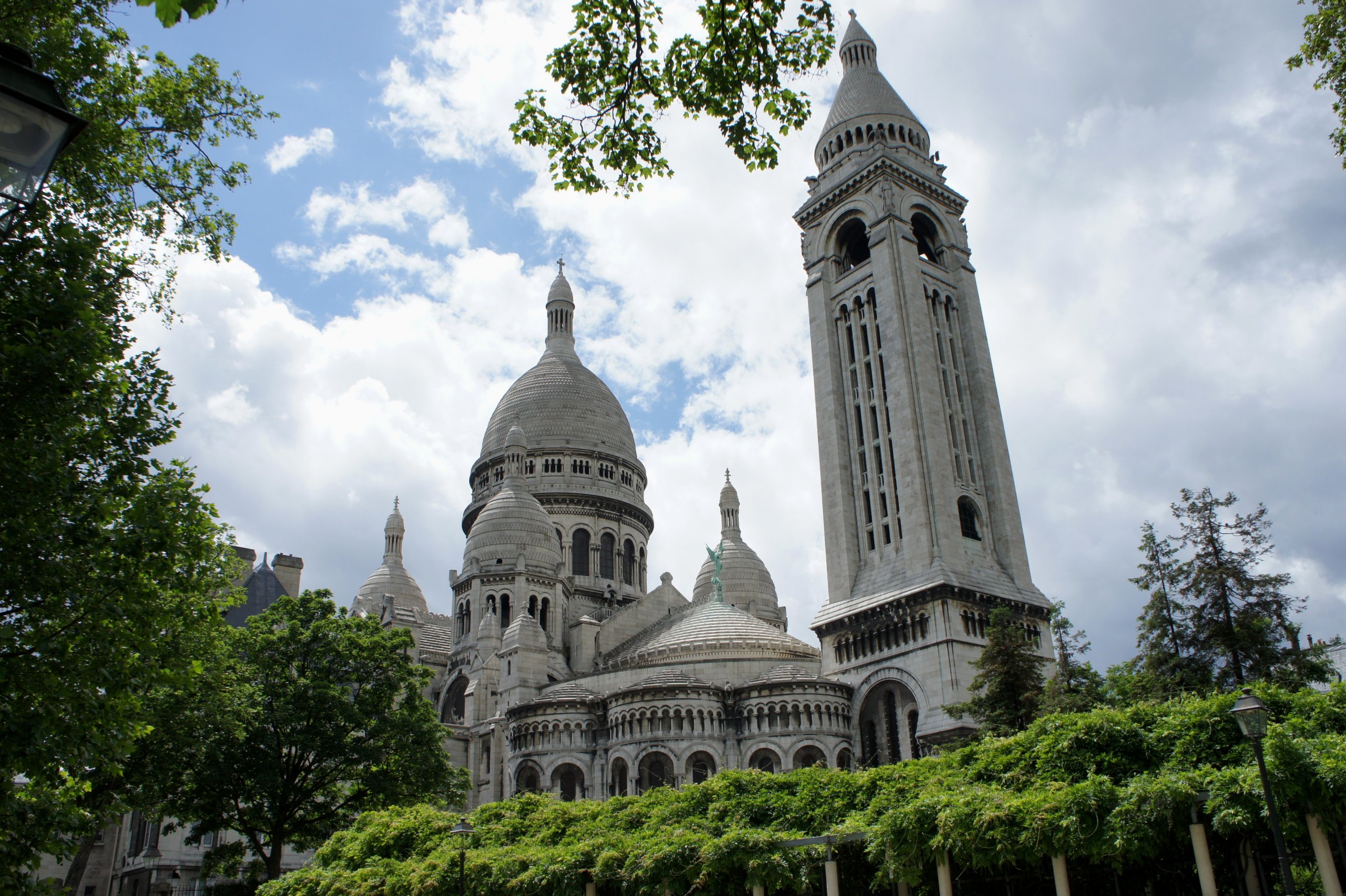 Wallpapers Constructions and architecture Religious Buildings Basilique du Sacr-Cur de Montmartre  (photo prise le 08-06-2012)