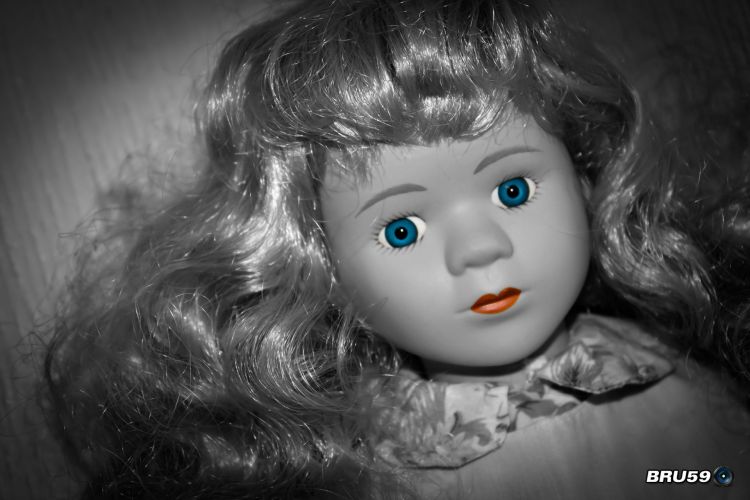 Wallpapers Objects Dolls Poupe Black and White aux yeux Bleus