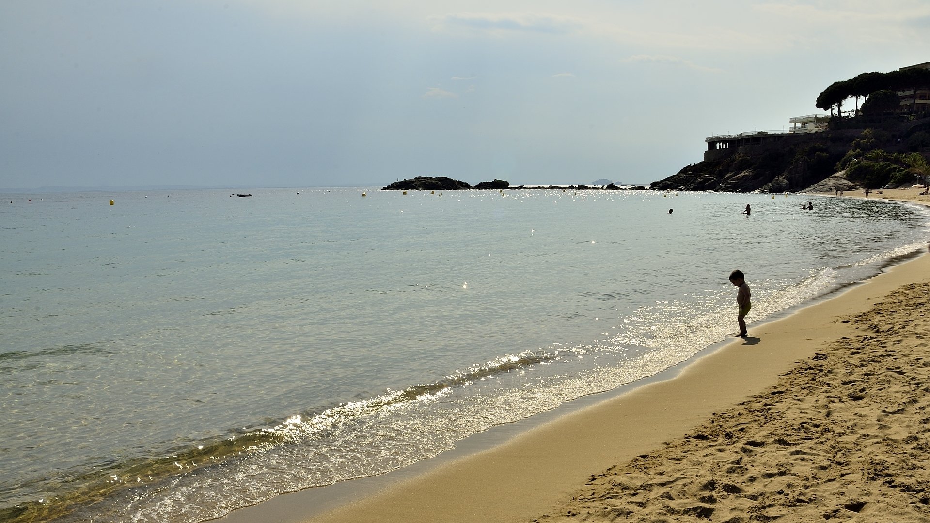 Wallpapers Nature Seas - Oceans - Beaches L'enfant et la mer