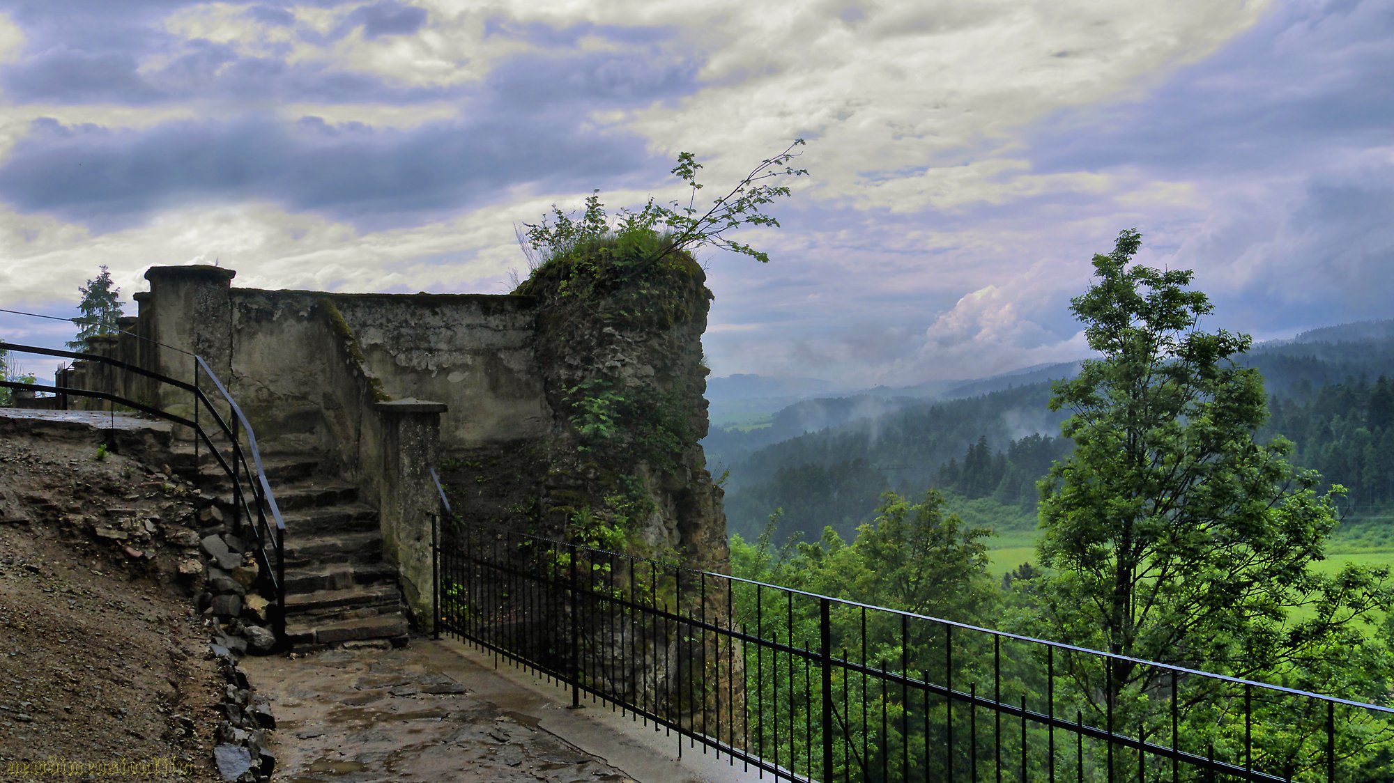 Fonds d'cran Constructions et architecture Ruines - Vestiges La vue depuis le chteau Ľubovňa.