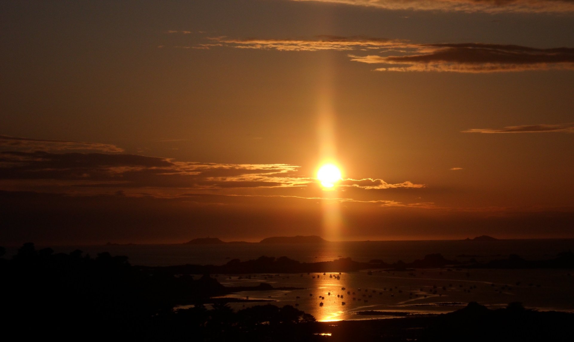 Fonds d'cran Nature Couchers et levers de Soleil ciels bretagne